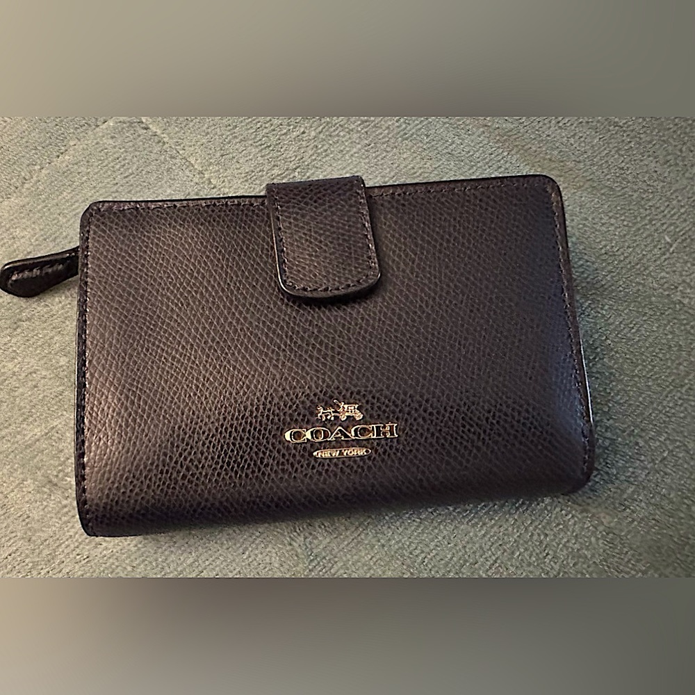 NWOB - Coach New York women’s wallet, multislots w/change purse & foldable money